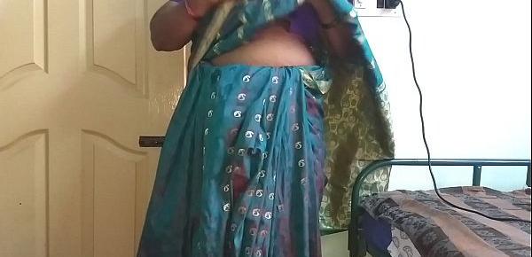  desi indian tamil telugu kannada malayalam hindi horny cheating wife vanitha wearing blue colour saree showing big boobs and shaved pussy press hard boobs press nip rubbing pussy masturbation